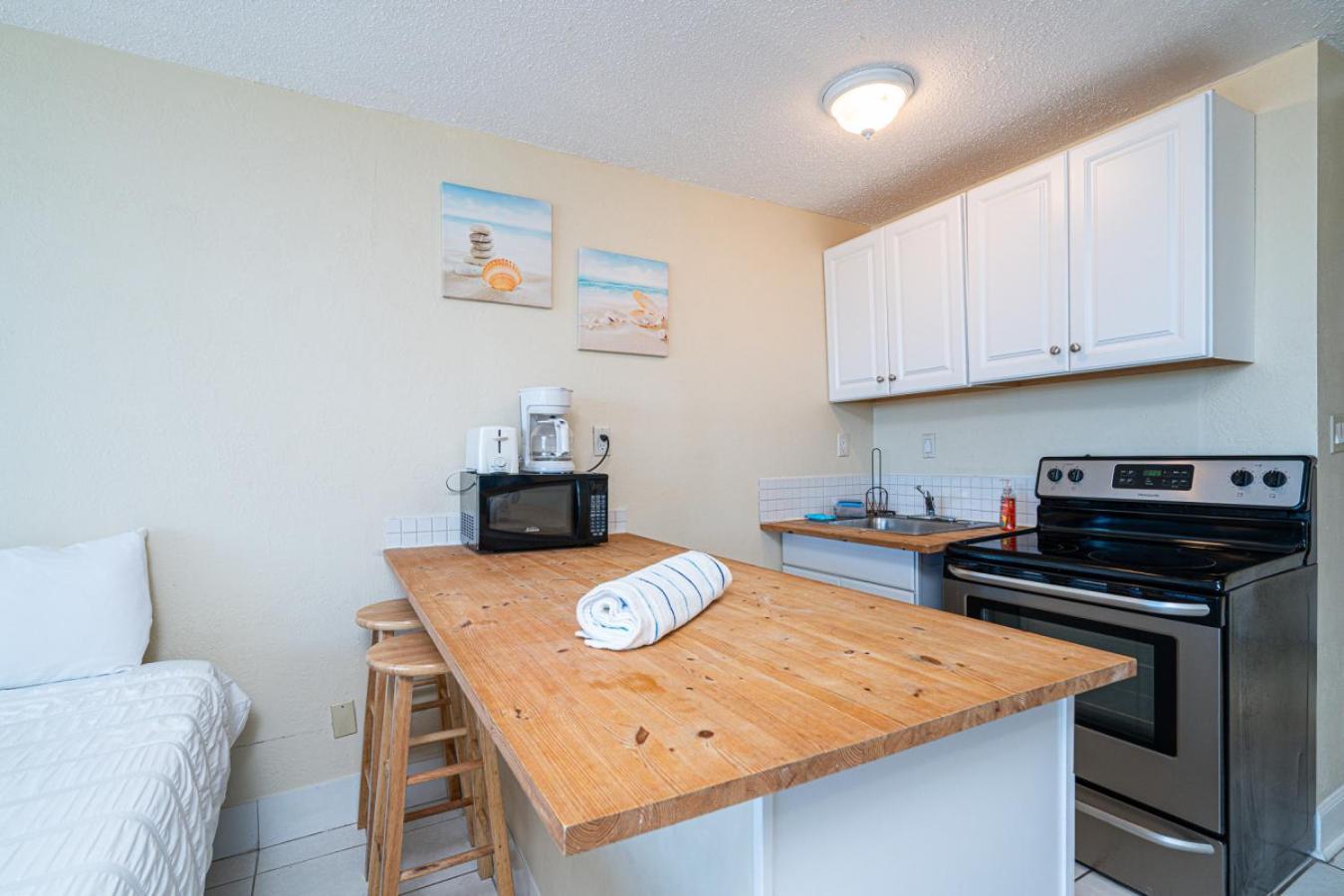 Seas The Day - Of The Gulf 320 - Front - Free Chair Service Holiday home Panama City Beach