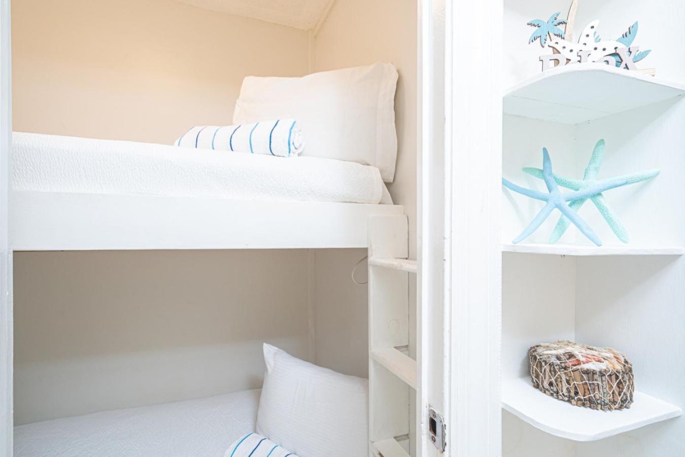 Seas The Day - Of The Gulf 320 - Front - Free Chair Service *